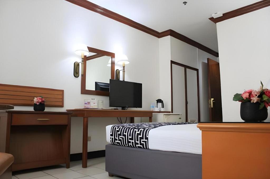 Las Palmas Hotel De Манила Экстерьер фото